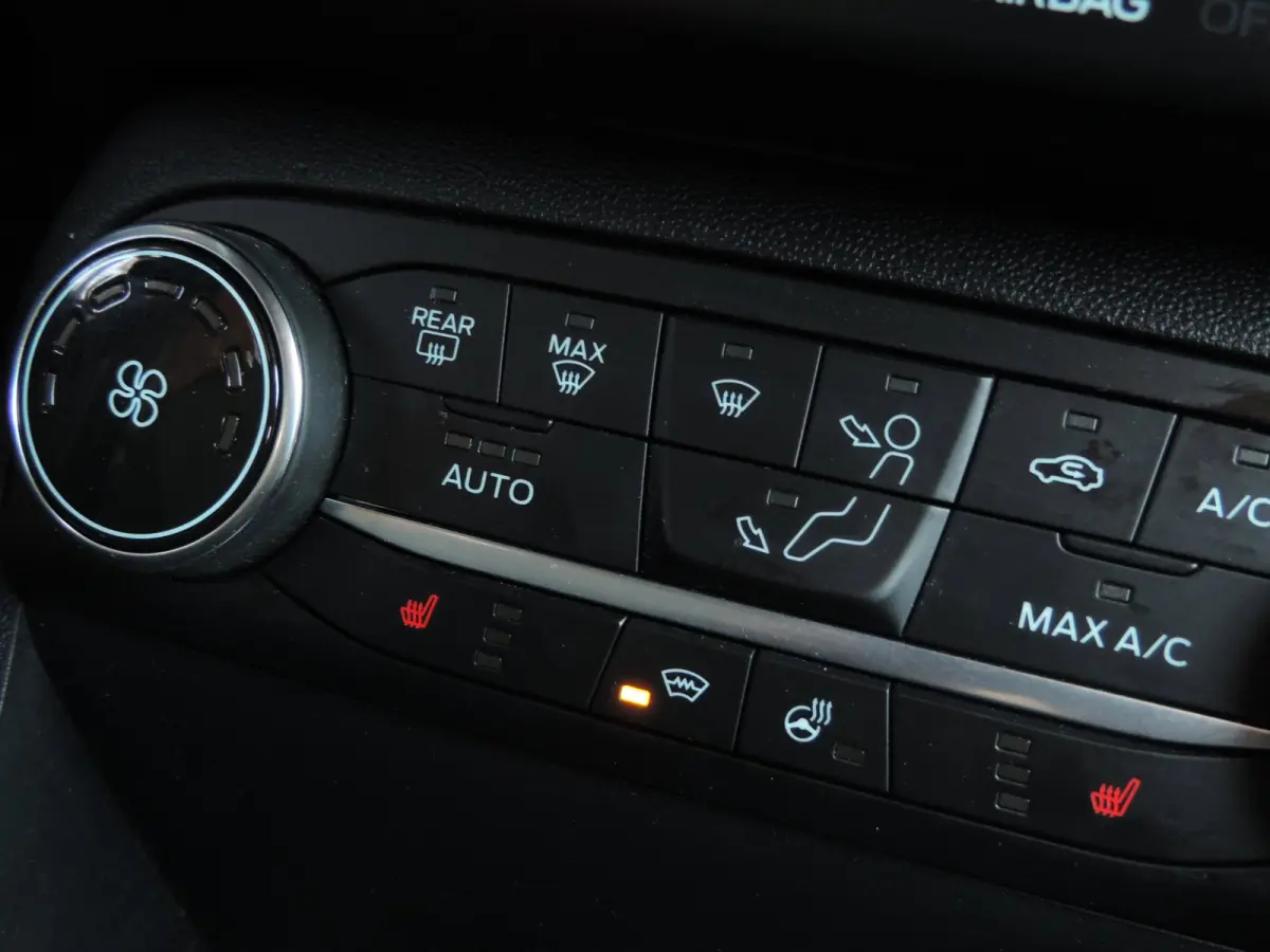 1.0-T Active X 21.000km | 1e Eig | ECC | B&O | Priv.glas | Winterpack | Cruise contr | 17” | CarPlay | PDC | Navi
