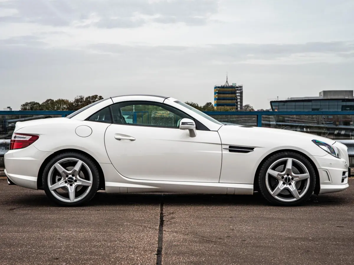 200 AMG 184 PK AUT | Panoramadak | Leder | Nekverwarming | Stoelverwarming | Navigatie | Cruise Control | 18"