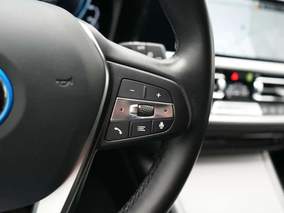 330e Sportline PHEV 293pk | Trekhaak Af Fabriek | Adaptive Cruise | Head Up | 360 Camera | Lederen Sportstoelen Verwarmd | BLIS | Apple Carplay | Navigatie | DAB | Plug In Hybrid |
