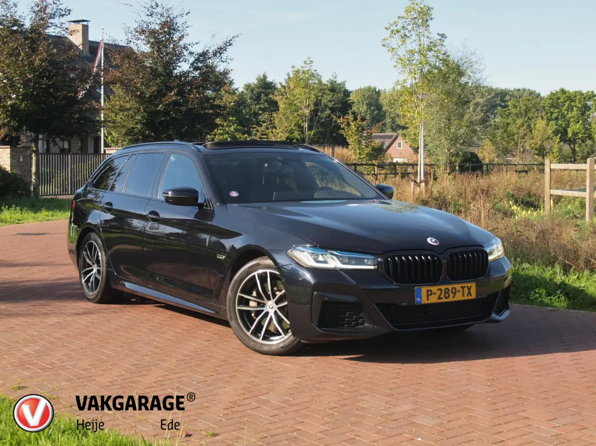 530e Business Edition Plus | M-Pakket | Panoramadak | Trekhaak | Camera | Sfeerverlichting | NL-Auto |