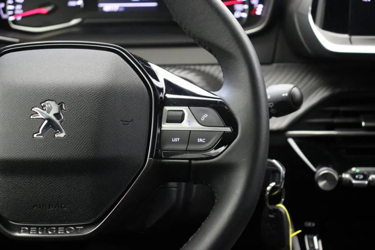 1.2 PureTech Active Pack - Carplay, Navi, LM velgen