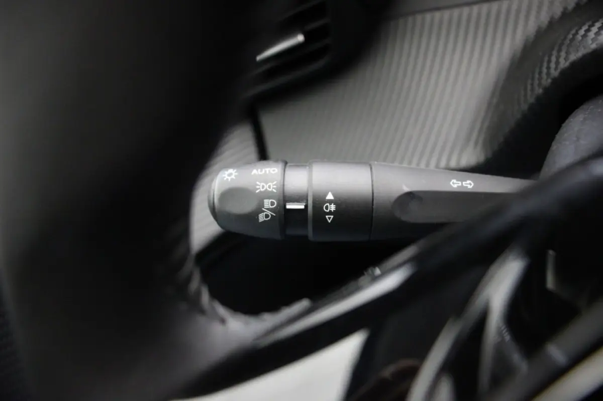 1.2 PureTech Active Pack - Carplay, Navi, LM velgen