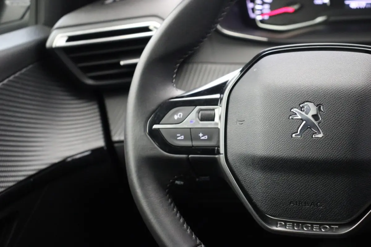 1.2 PureTech Active Pack - Carplay, Navi, LM velgen