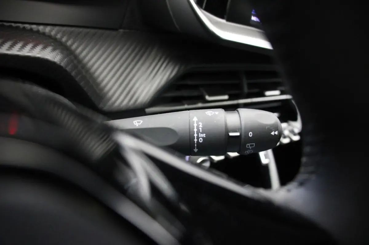 1.2 PureTech Active Pack - Carplay, Navi, LM velgen