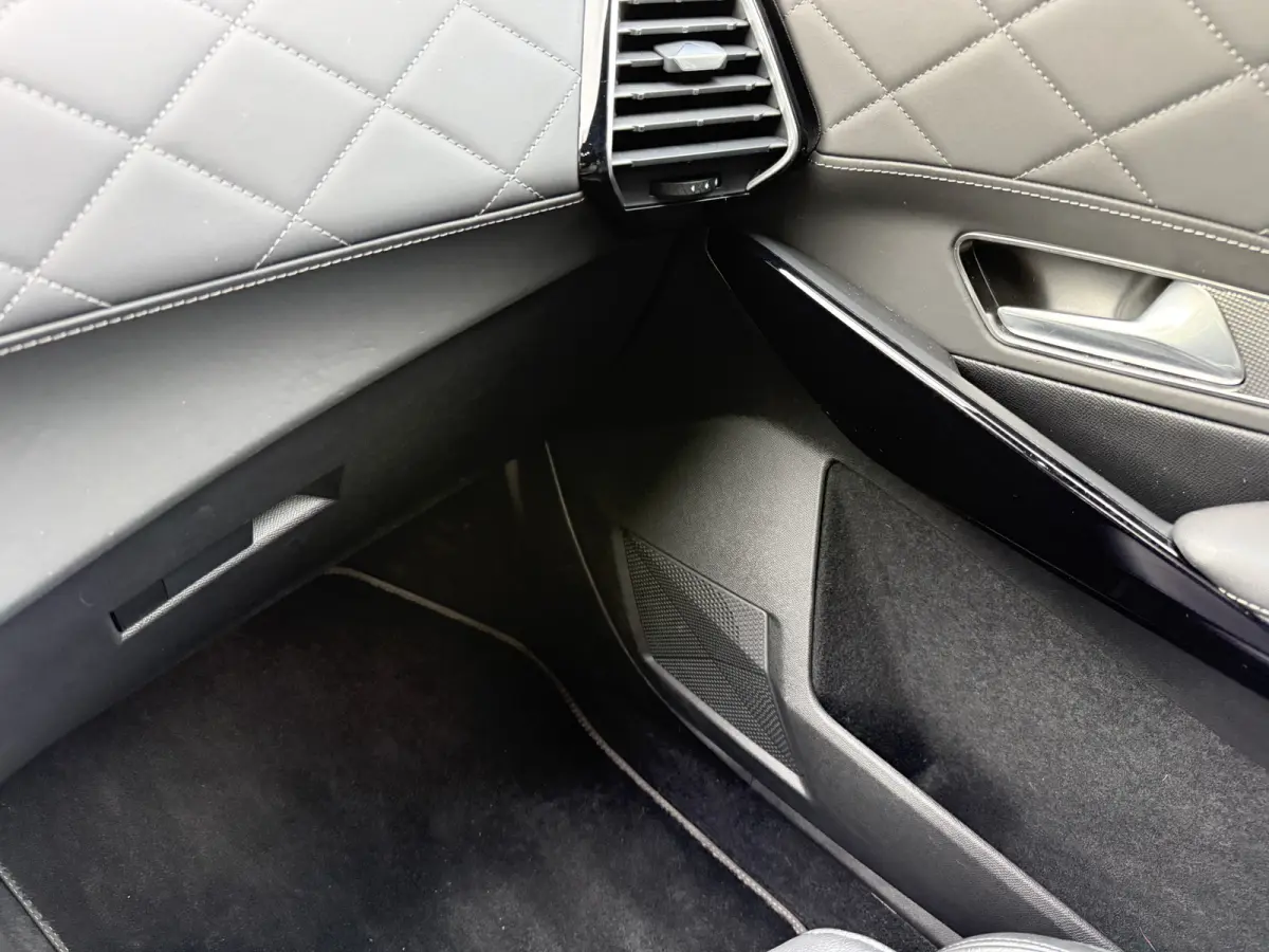 E-Tense Rivoli Aut. SOH 91% | PHEV 225pk | Leer | Navi & CarPlay | Camera