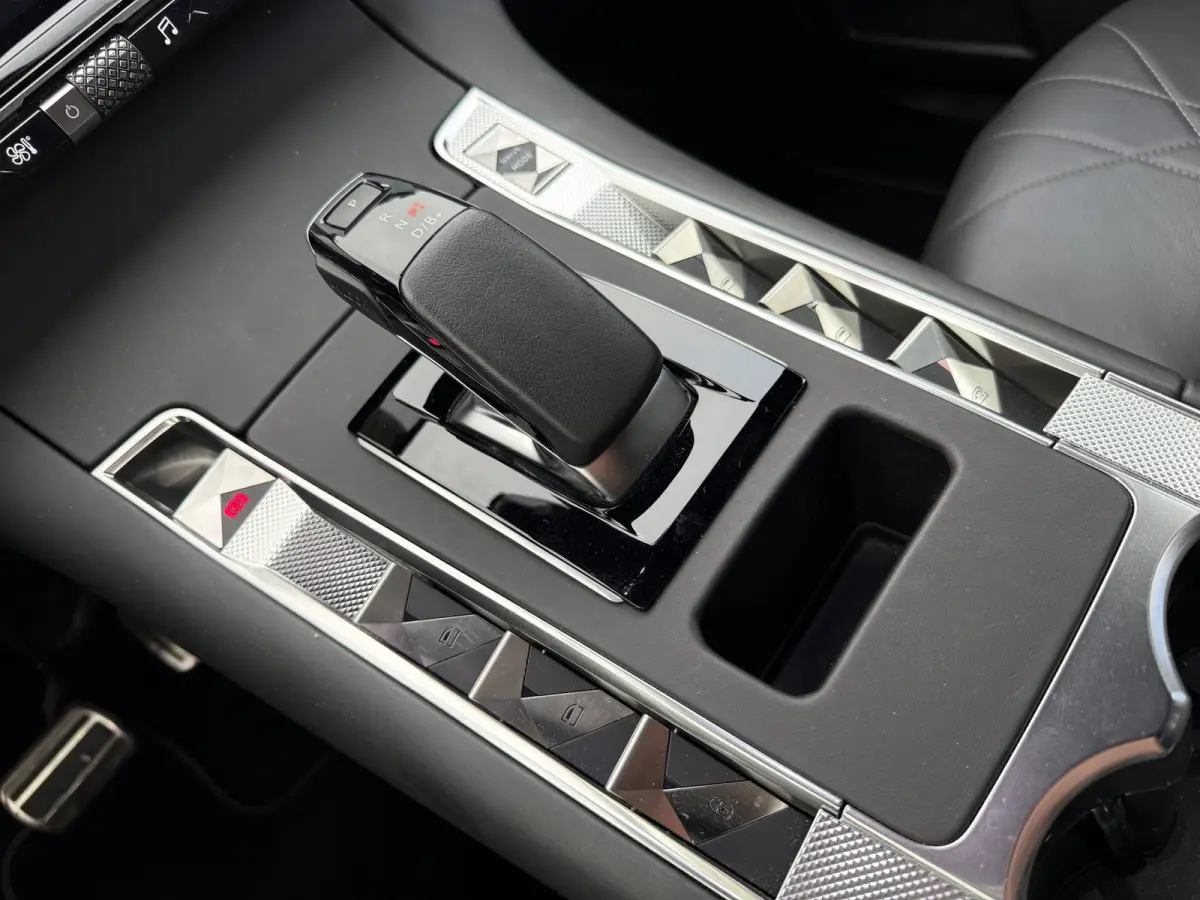E-Tense Rivoli Aut. SOH 91% | PHEV 225pk | Leer | Navi & CarPlay | Camera
