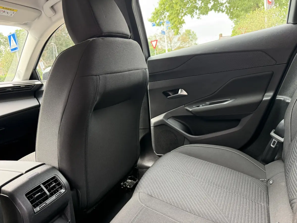 1.6 HYbrid 180 Pack Business Aut., SOH 97% | 18inch GT-line | Trekhaak | Navi & CarPlay