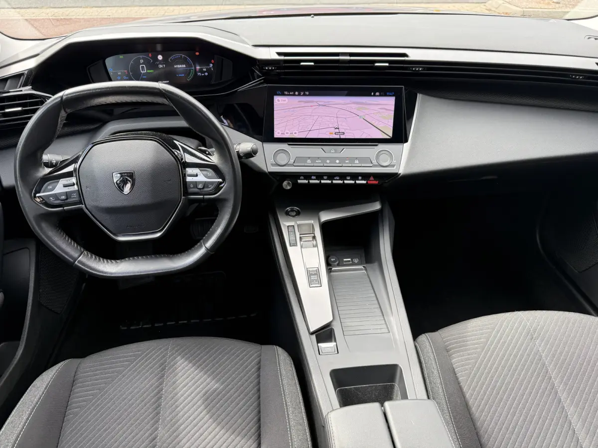1.6 HYbrid 180 Pack Business Aut., SOH 97% | 18inch GT-line | Trekhaak | Navi & CarPlay