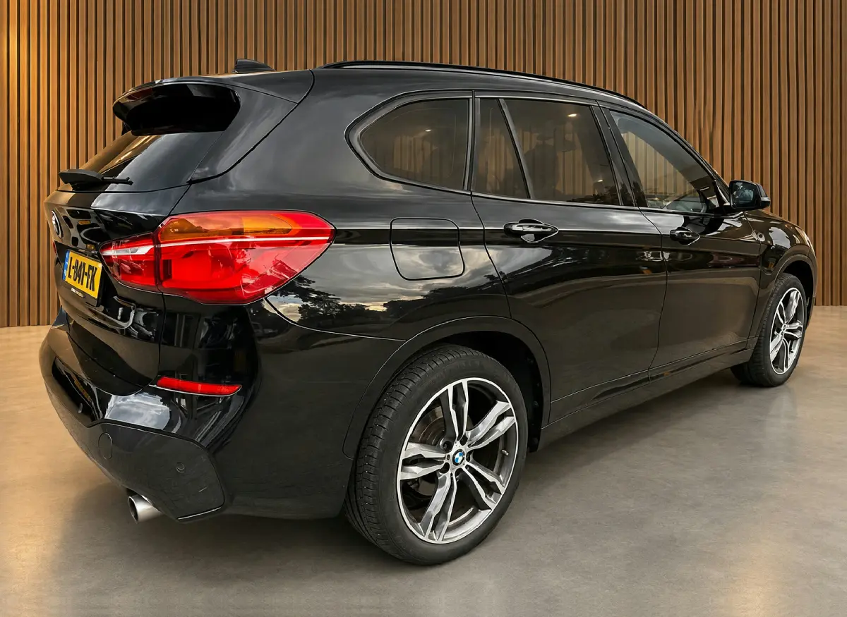 sDrive20i 192pk Executive, M Sport | Pano | CarPlay | Hud