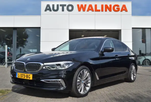 520i Luxury | Opendak | Head Up | Comfortstoelen | Adaptive Cruise | Stuur en stoelverw | Elektrische achterklep |