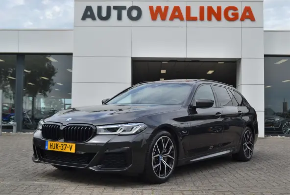 530e M-Sport | Laser| Panoramadak |Sfeerverlichting | Trekhaak | Comfortstoelen | Carplay | Assist | 49dkm !!