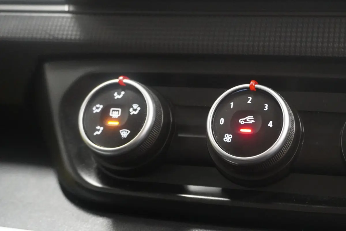 2.0 dCi L2 EURO 6 - Airco - Cruise - Carkit - €23.950,- Excl.