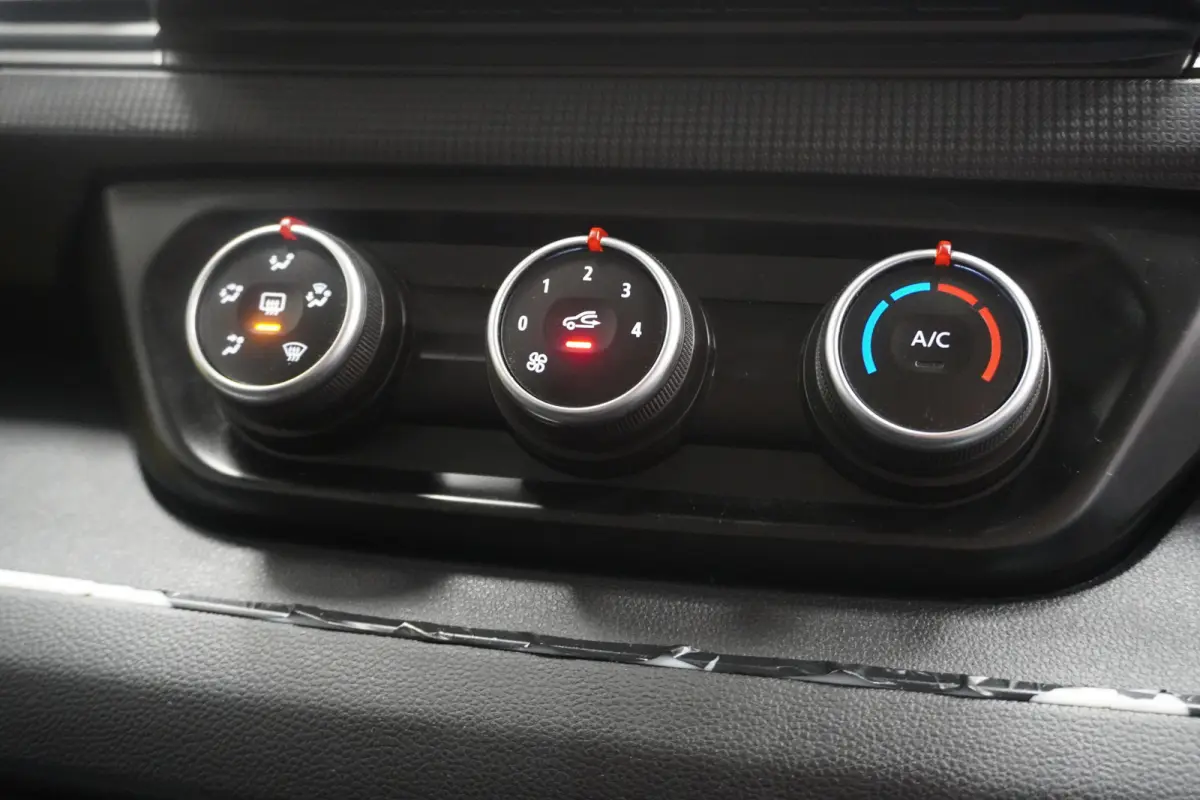 2.0 dCi L2 EURO 6 - Airco - Cruise - Carkit - €23.950,- Excl.