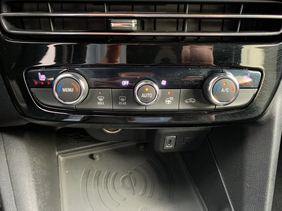 Edition Airco | Camera | Cruise Adaptief | DAB | LED | LMV 16" | Navi | PDC V&A | Stoelverwarming |