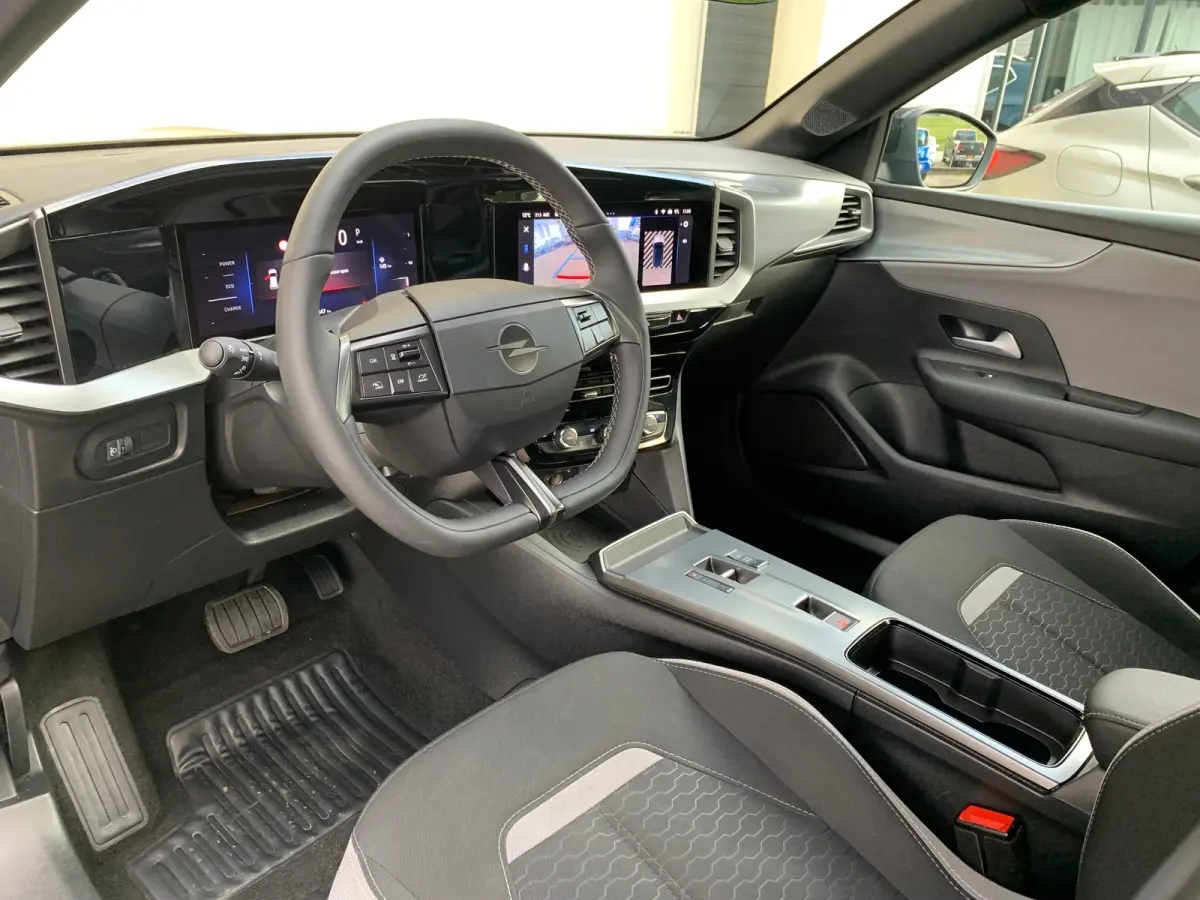 Edition Airco | Camera | Cruise Adaptief | DAB | LED | LMV 16" | Navi | PDC V&A | Stoelverwarming |