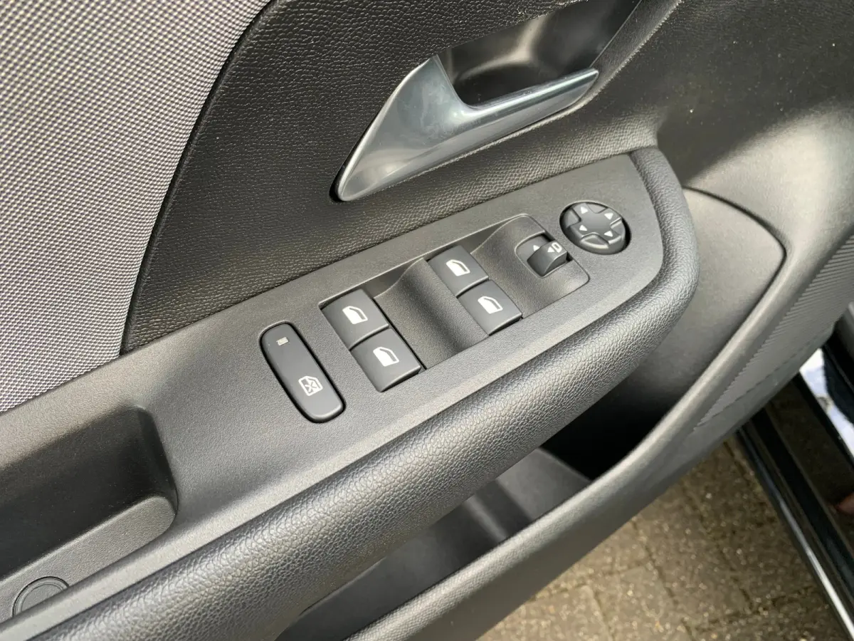 Edition Airco | Camera | Cruise Adaptief | DAB | LED | LMV 16" | Navi | PDC V&A | Stoelverwarming |