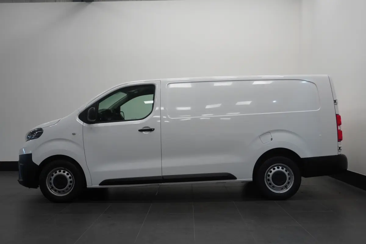 2.0 D-4D L3 122PK EURO 6 - Airco - Cruise - Trekhaak - €15.900,- Excl.
