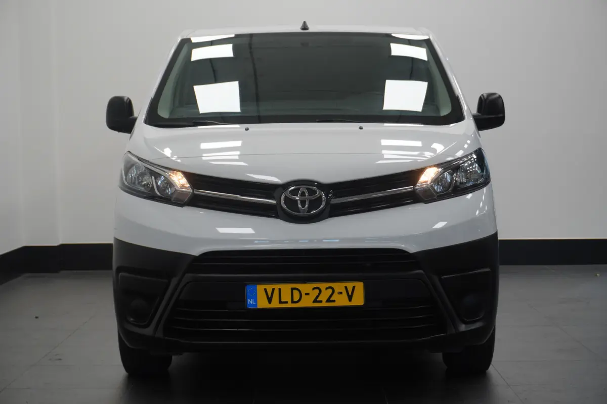 2.0 D-4D L3 122PK EURO 6 - Airco - Cruise - Trekhaak - €15.900,- Excl.