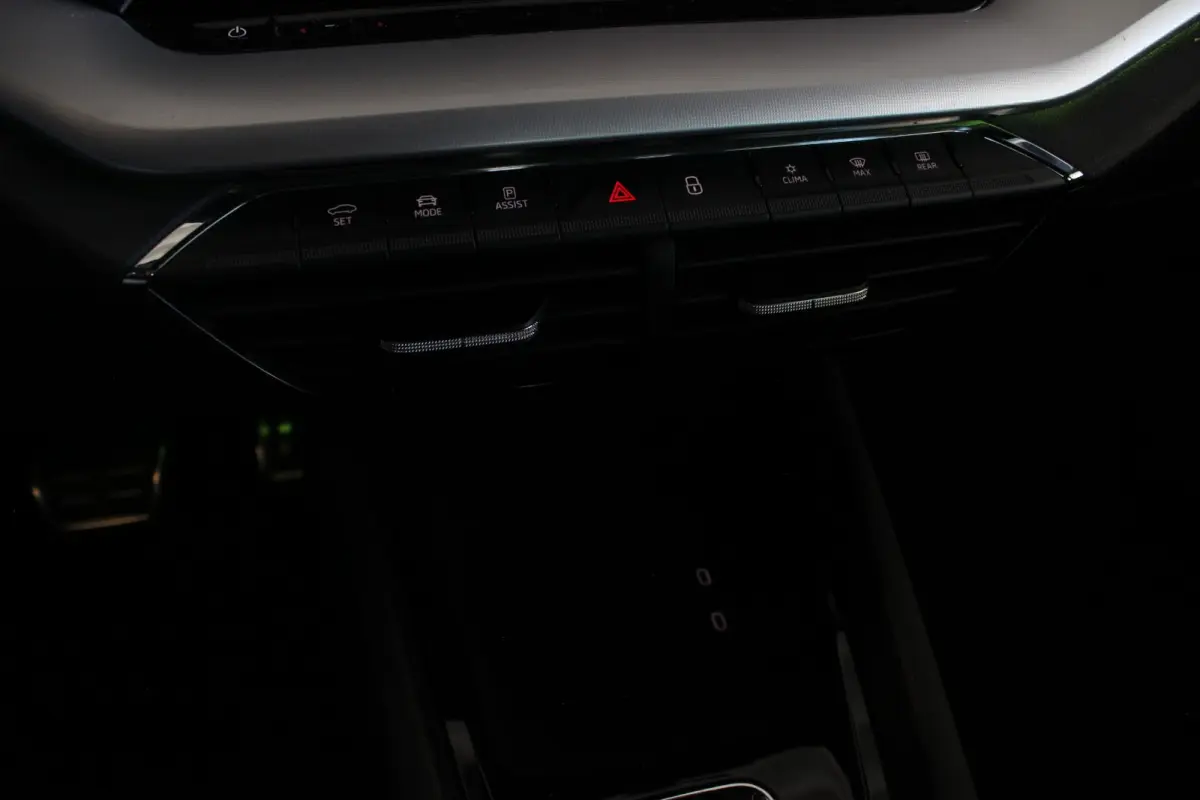 1.5 e-TSI Sport Business Carplay | Stoelverw. | Cruise | LED | Sportstoelen | Sfeerverl. | 18" LMV | PDC V+A