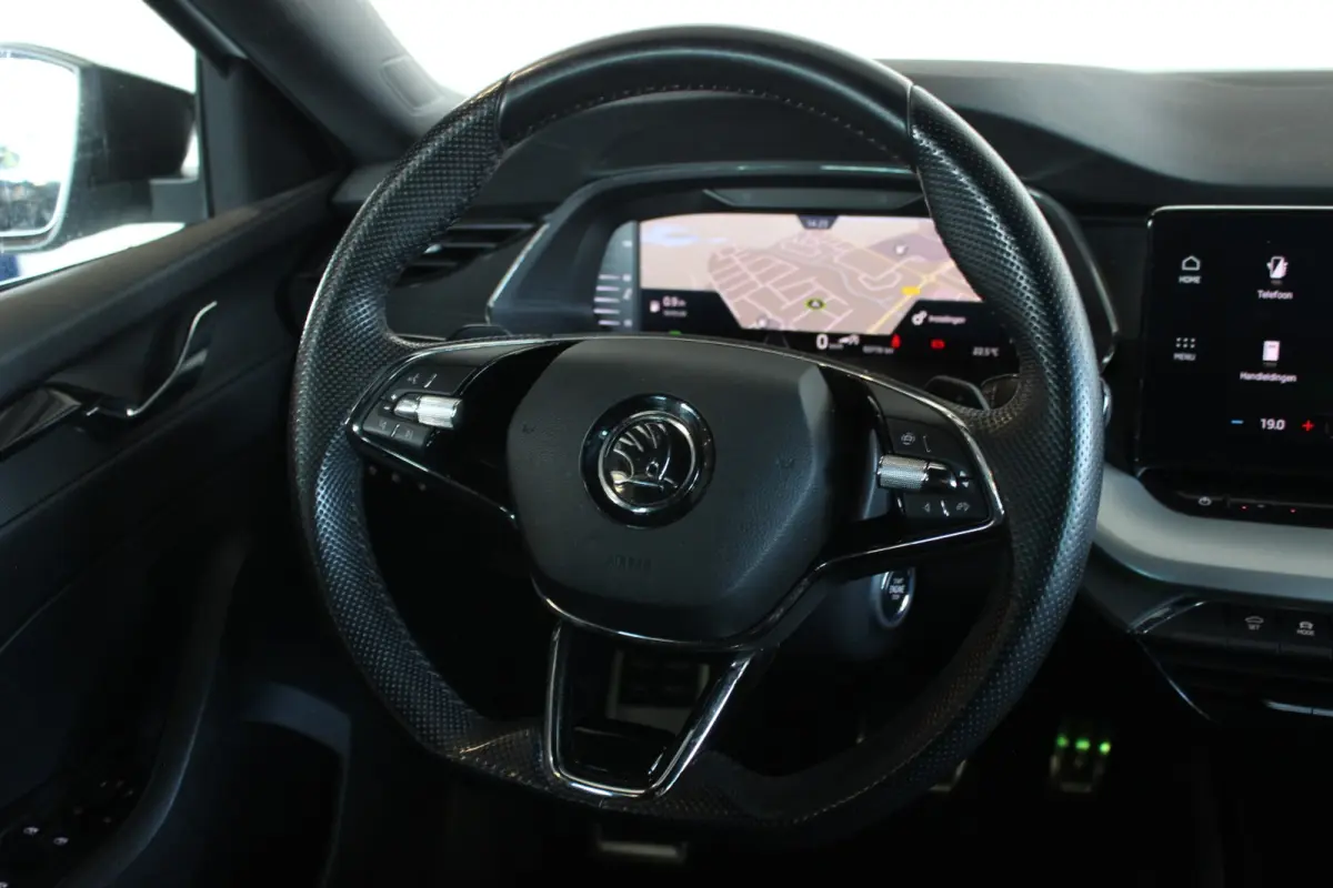 1.5 e-TSI Sport Business Carplay | Stoelverw. | Cruise | LED | Sportstoelen | Sfeerverl. | 18" LMV | PDC V+A