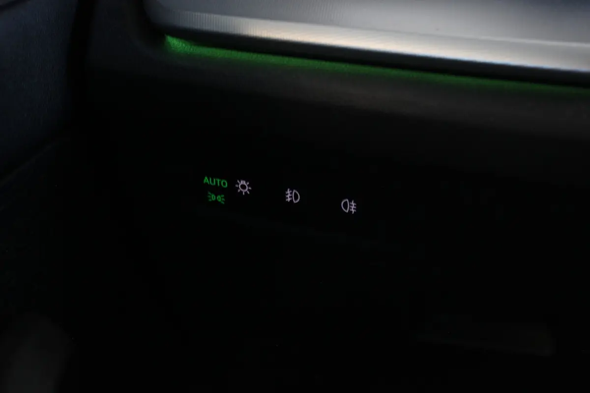 1.5 e-TSI Sport Business Carplay | Stoelverw. | Cruise | LED | Sportstoelen | Sfeerverl. | 18" LMV | PDC V+A