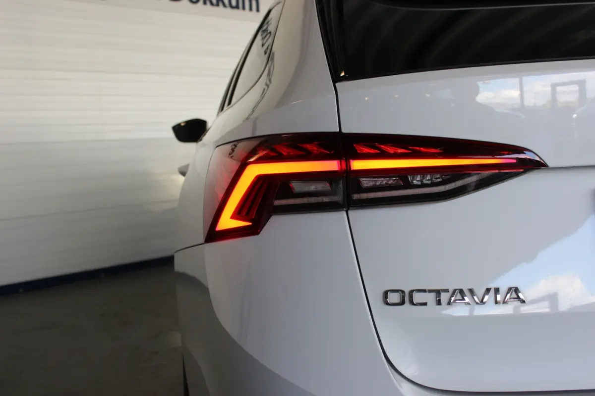 1.5 e-TSI Sport Business Carplay | Stoelverw. | Cruise | LED | Sportstoelen | Sfeerverl. | 18" LMV | PDC V+A