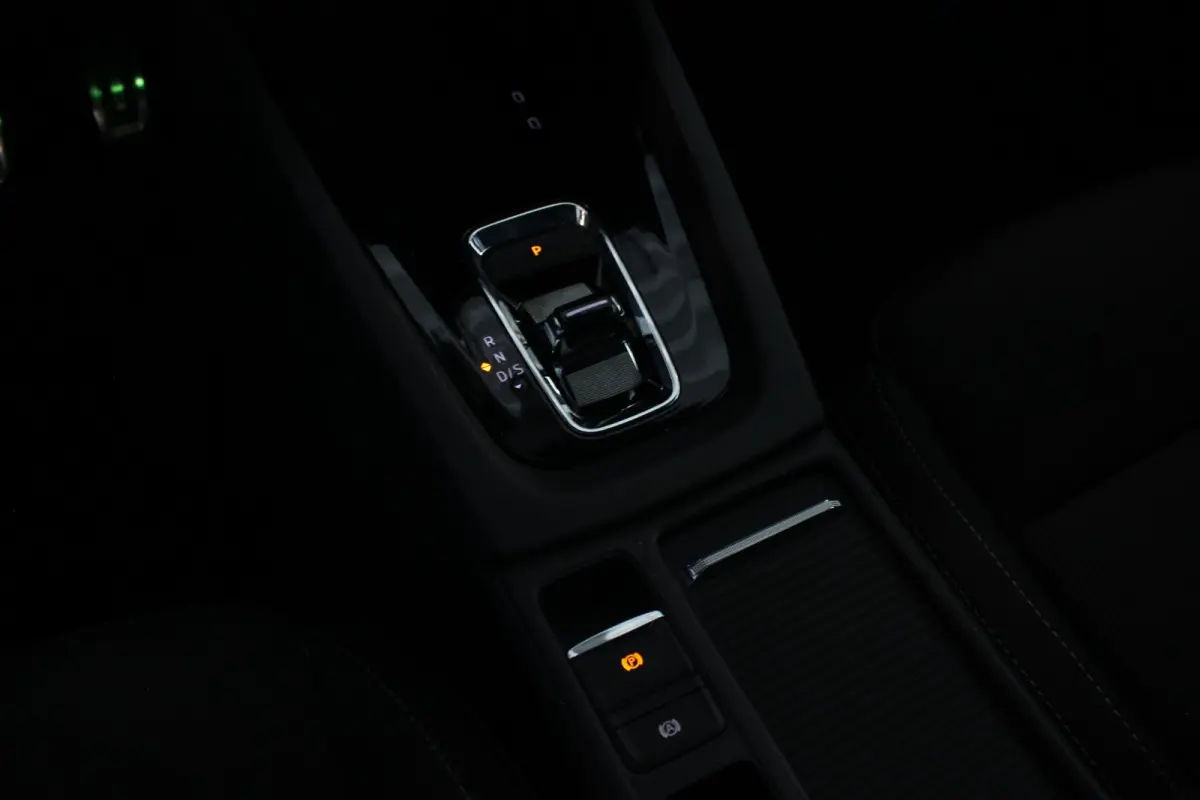 1.5 e-TSI Sport Business Carplay | Stoelverw. | Cruise | LED | Sportstoelen | Sfeerverl. | 18" LMV | PDC V+A