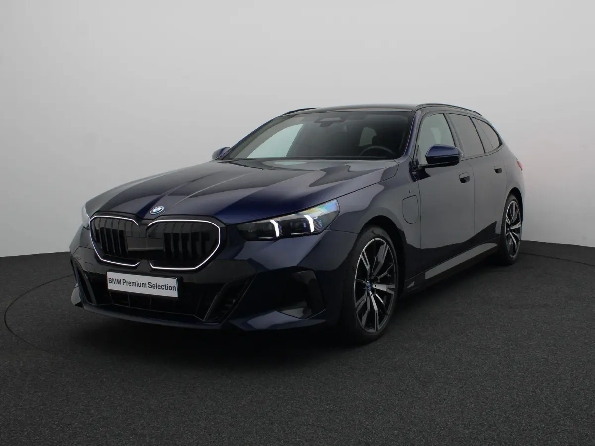 550e xDrive M Sportpakket Pro | Innovation Pack | Travel Pack | Comfort Pack | Stuurwielrand verwarmd | Trekhaak | Panoramadak | Driving Assistant Professional | Harman Kardon | 20''