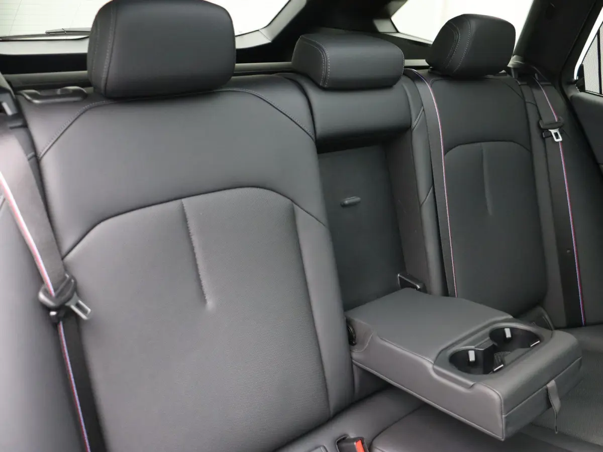 550e xDrive M Sportpakket Pro | Innovation Pack | Travel Pack | Comfort Pack | Stuurwielrand verwarmd | Trekhaak | Panoramadak | Driving Assistant Professional | Harman Kardon | 20''