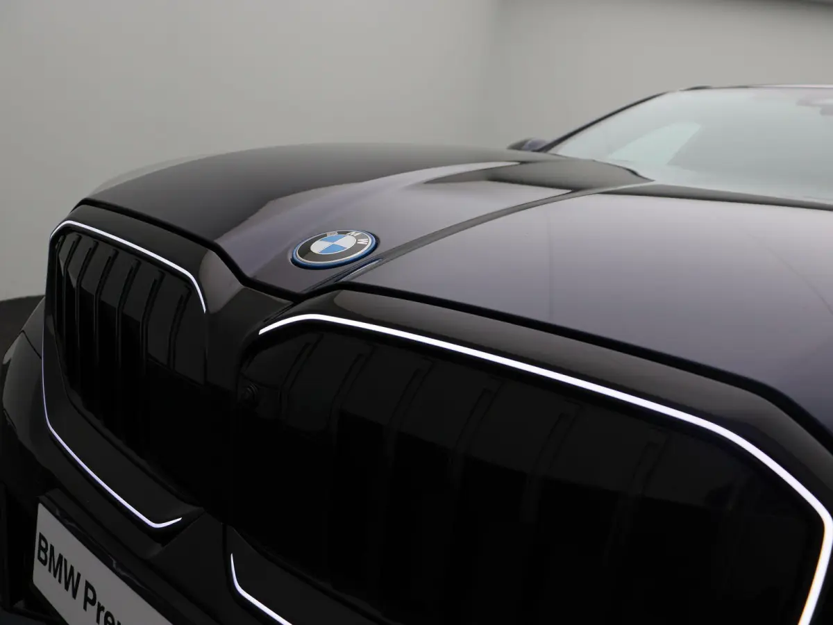 550e xDrive M Sportpakket Pro | Innovation Pack | Travel Pack | Comfort Pack | Stuurwielrand verwarmd | Trekhaak | Panoramadak | Driving Assistant Professional | Harman Kardon | 20''