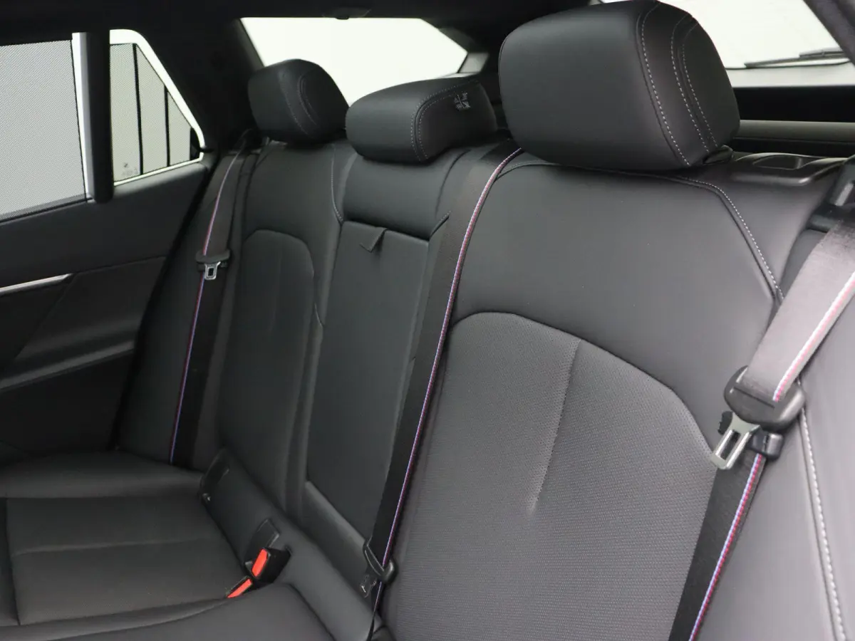 550e xDrive M Sportpakket Pro | Innovation Pack | Travel Pack | Comfort Pack | Stuurwielrand verwarmd | Trekhaak | Panoramadak | Driving Assistant Professional | Harman Kardon | 20''