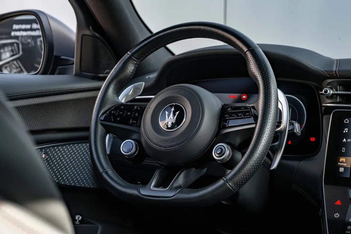 AWD Folgore 105kWh l Luchtvering l 360 gr Camera l High End Sound l Panoramadak l Stoelverkoeling l 20" Lm-velgen l