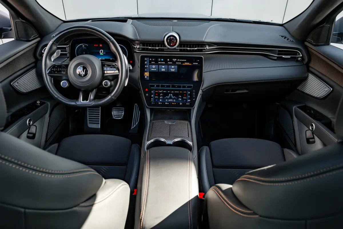 AWD Folgore 105kWh l Luchtvering l 360 gr Camera l High End Sound l Panoramadak l Stoelverkoeling l 20" Lm-velgen l