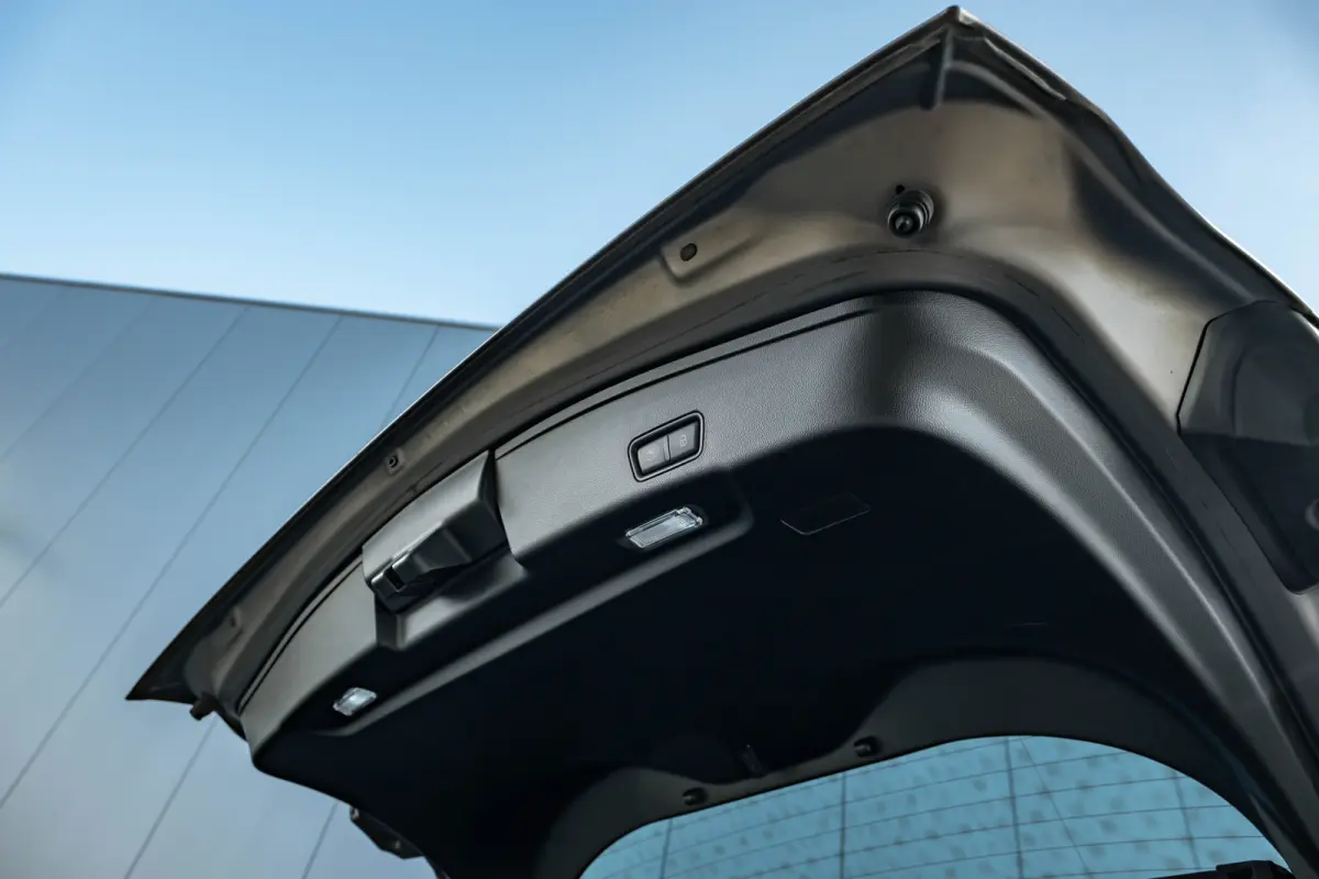 AWD Folgore 105kWh l Luchtvering l 360 gr Camera l High End Sound l Panoramadak l Stoelverkoeling l 20" Lm-velgen l