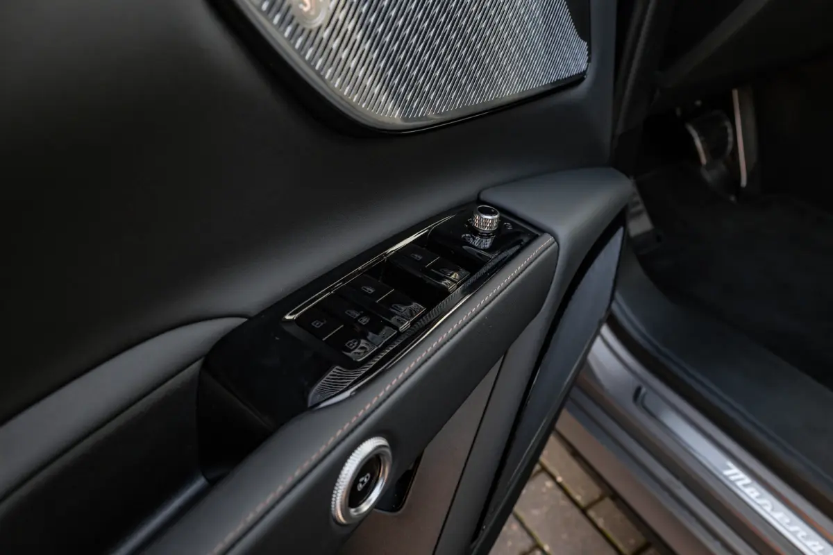AWD Folgore 105kWh l Luchtvering l 360 gr Camera l High End Sound l Panoramadak l Stoelverkoeling l 20" Lm-velgen l