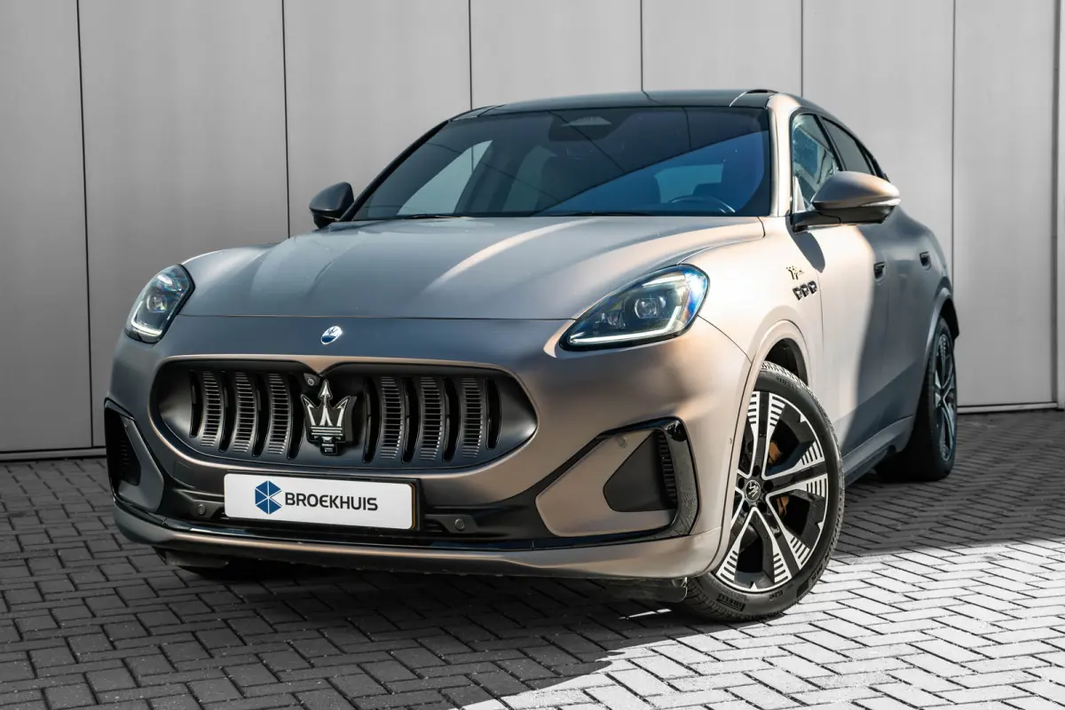 AWD Folgore 105kWh l Luchtvering l 360 gr Camera l High End Sound l Panoramadak l Stoelverkoeling l 20" Lm-velgen l