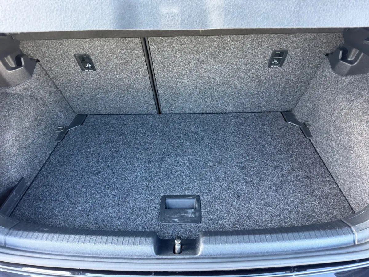 1.0 TSI Comfortline Business - Deep Black - Carplay/Cruise/LMV