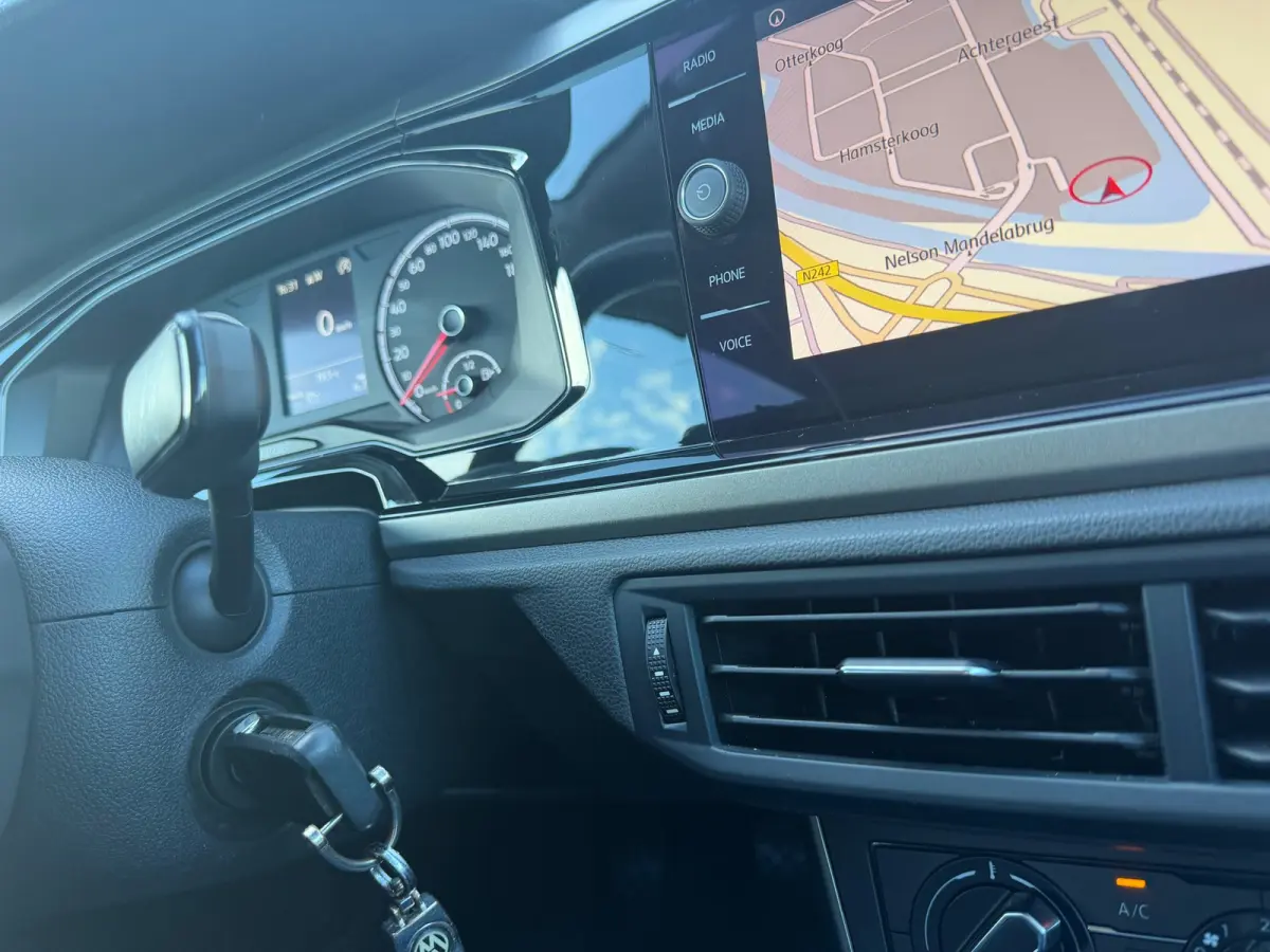 1.0 TSI Comfortline Business - Deep Black - Carplay/Cruise/LMV
