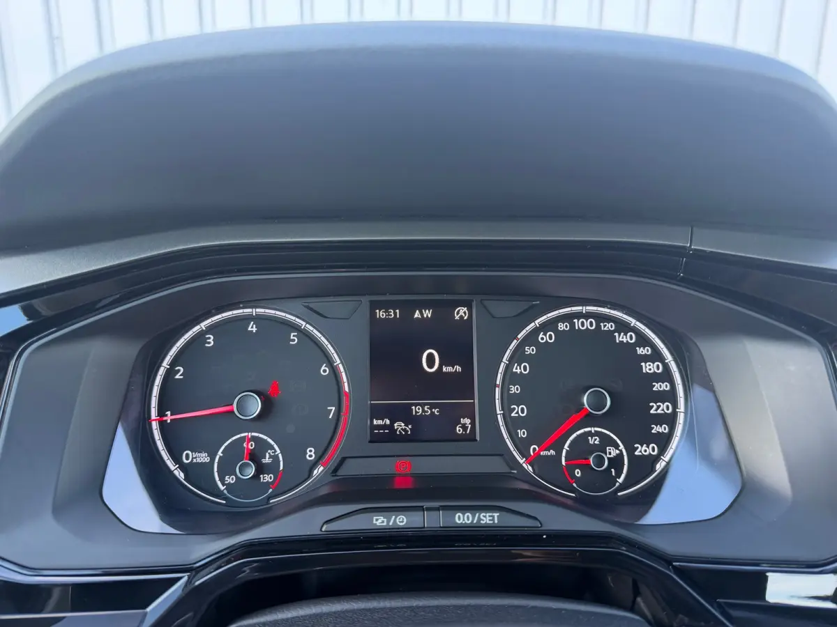 1.0 TSI Comfortline Business - Deep Black - Carplay/Cruise/LMV