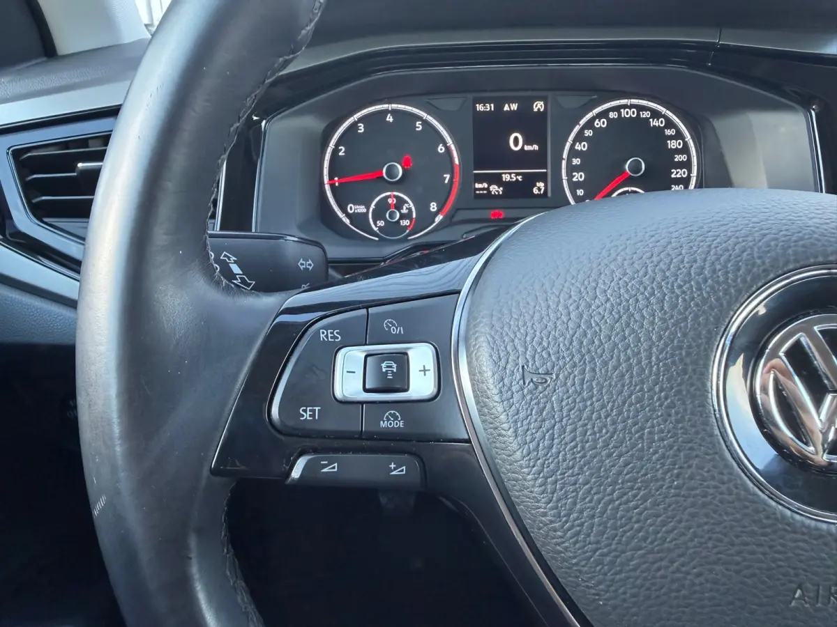 1.0 TSI Comfortline Business - Deep Black - Carplay/Cruise/LMV