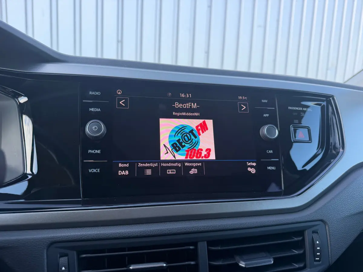 1.0 TSI Comfortline Business - Deep Black - Carplay/Cruise/LMV