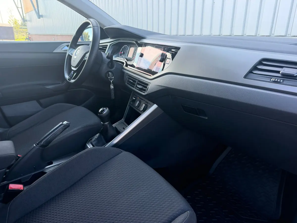 1.0 TSI Comfortline Business - Deep Black - Carplay/Cruise/LMV