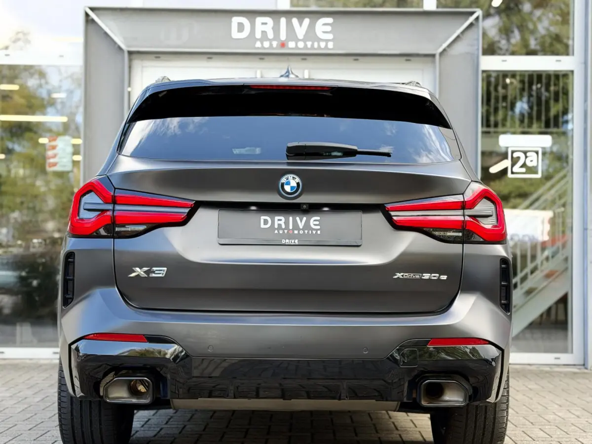 xDrive30e High Ex M-Sport LCI|Leer|Memory|Cam|Uniek: Individual Frozen Deep Grey|