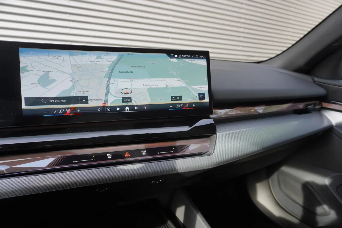 530e xDrive | SoH 100% | M Sportpakket Pro | Trekhaak met elektrisch wegklapbare kogel | 20 inch LM M Sterspaak | Harman Kardon HiFi Sound system | Driving Assistant Plus