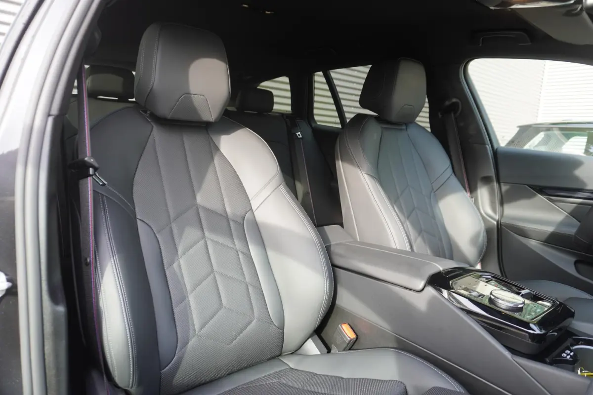 530e xDrive | SoH 100% | M Sportpakket Pro | Trekhaak met elektrisch wegklapbare kogel | 20 inch LM M Sterspaak | Harman Kardon HiFi Sound system | Driving Assistant Plus