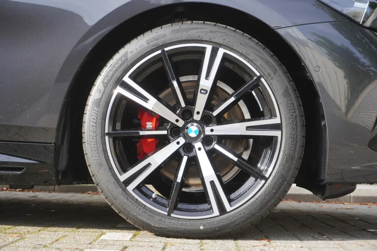 530e xDrive | SoH 100% | M Sportpakket Pro | Trekhaak met elektrisch wegklapbare kogel | 20 inch LM M Sterspaak | Harman Kardon HiFi Sound system | Driving Assistant Plus