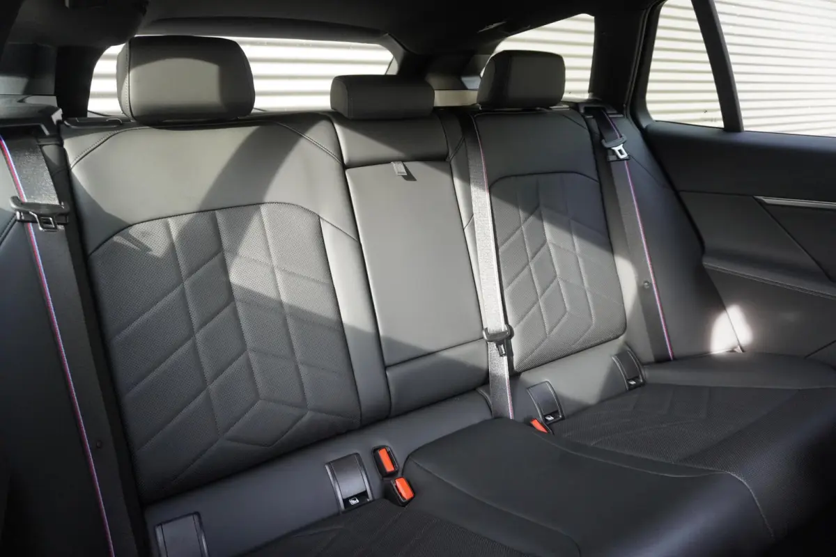 530e xDrive | SoH 100% | M Sportpakket Pro | Trekhaak met elektrisch wegklapbare kogel | 20 inch LM M Sterspaak | Harman Kardon HiFi Sound system | Driving Assistant Plus