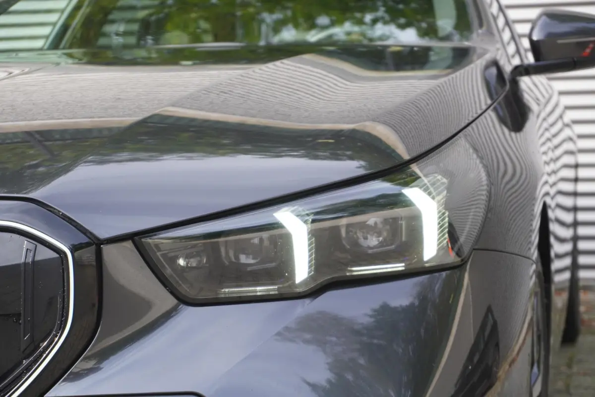 530e xDrive | SoH 100% | M Sportpakket Pro | Trekhaak met elektrisch wegklapbare kogel | 20 inch LM M Sterspaak | Harman Kardon HiFi Sound system | Driving Assistant Plus