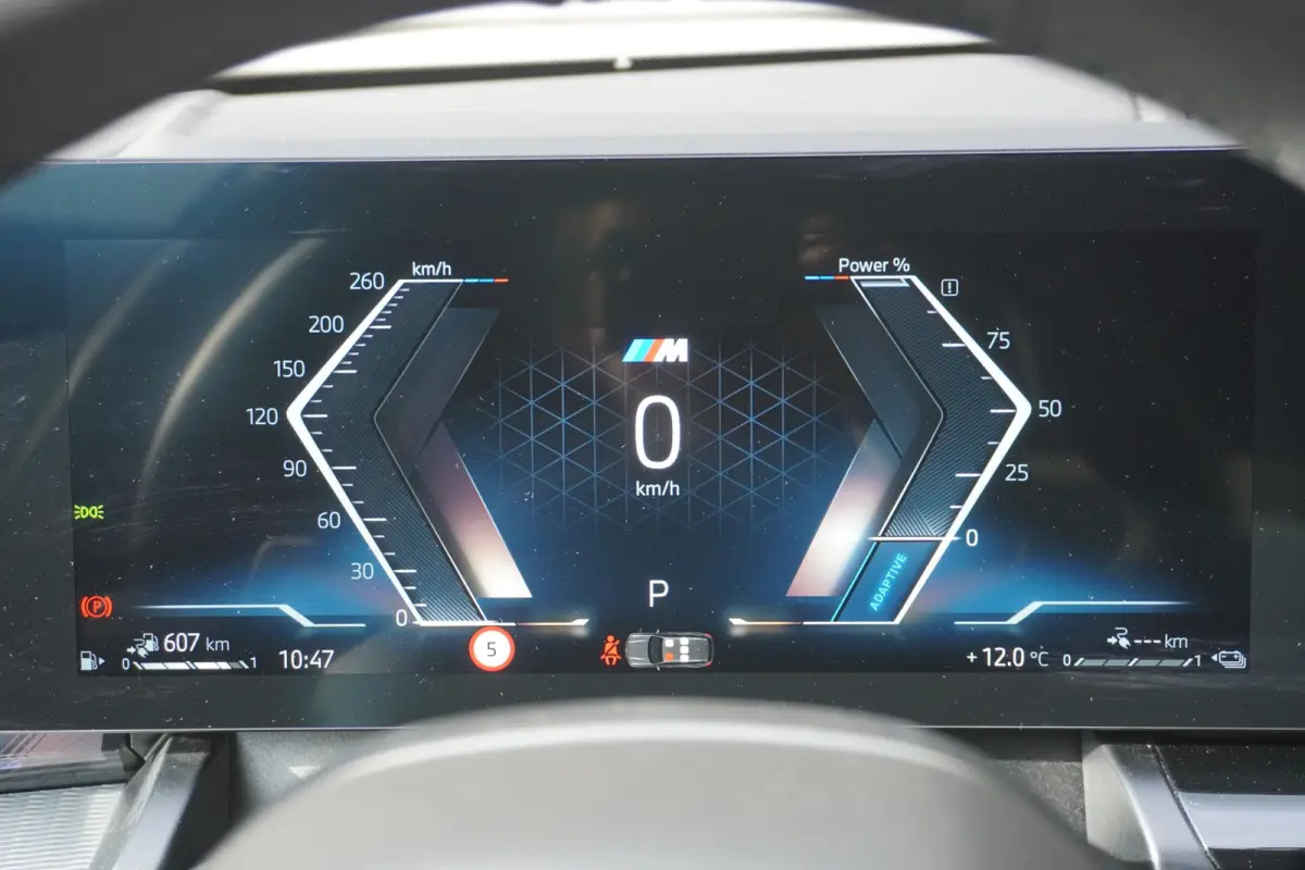 530e xDrive | SoH 100% | M Sportpakket Pro | Trekhaak met elektrisch wegklapbare kogel | 20 inch LM M Sterspaak | Harman Kardon HiFi Sound system | Driving Assistant Plus
