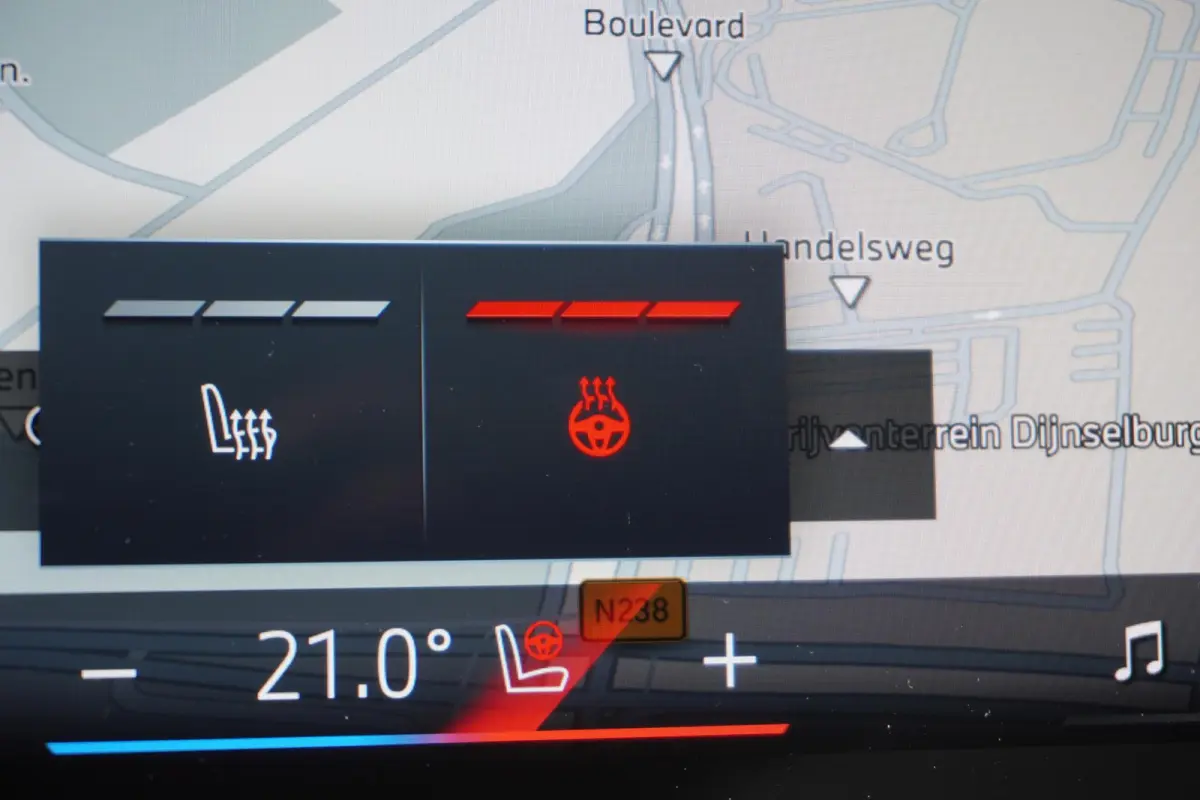 530e xDrive | SoH 100% | M Sportpakket Pro | Trekhaak met elektrisch wegklapbare kogel | 20 inch LM M Sterspaak | Harman Kardon HiFi Sound system | Driving Assistant Plus